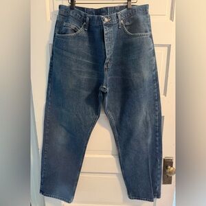 Wrangler Men's Relaxed Fit Jeans in Mid Blue Wash